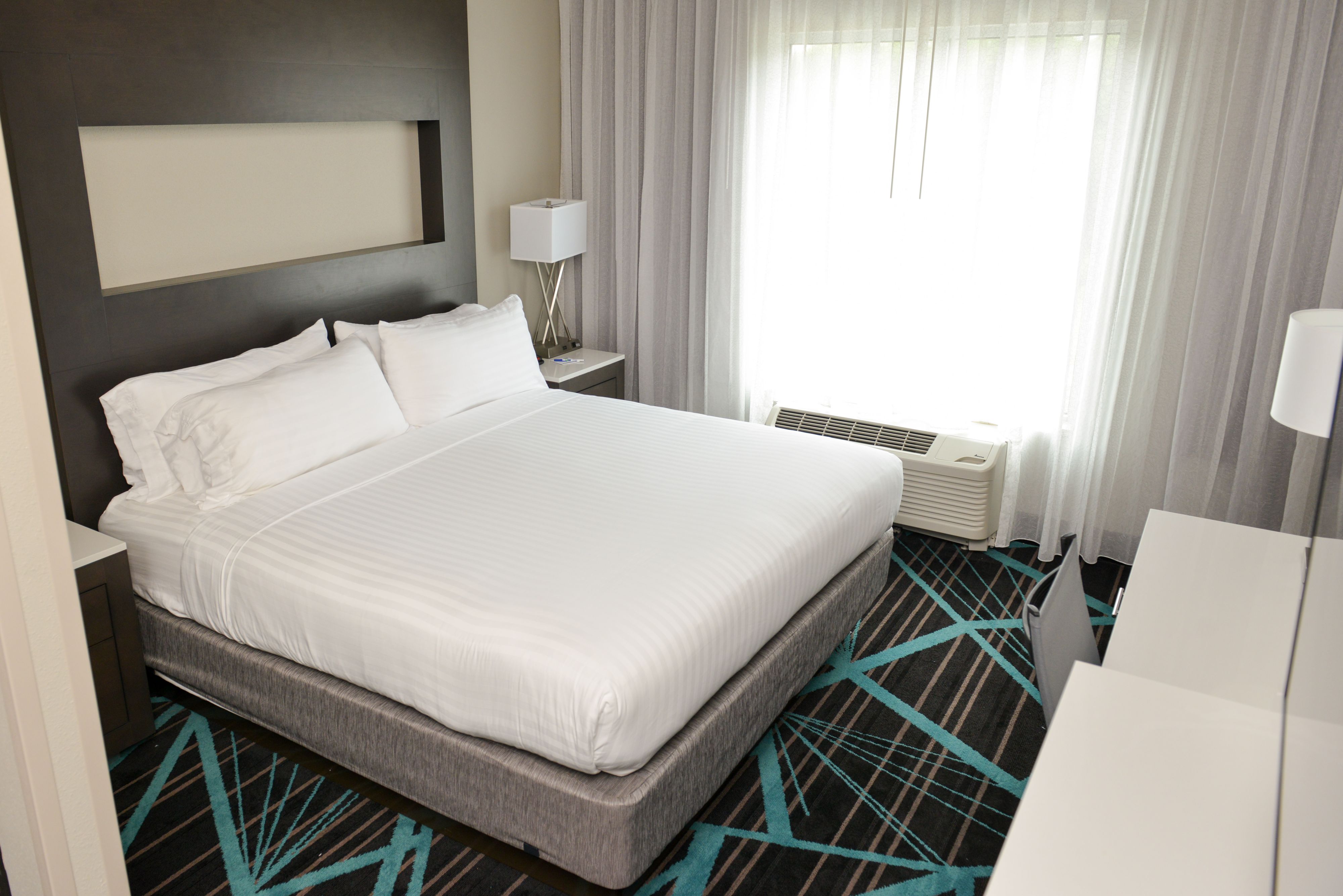 Holiday Inn Express & Suites - Charlotte Airport, an Ihg Hotel