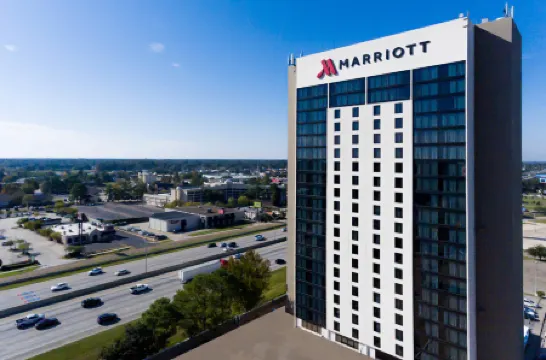 Baton Rouge Marriott Отели рядом с достопримечательностью «Брекс Блубоннет Суомп Нейчер Сентер»