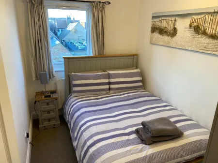 Penthouse Waterfront Apartment - St Neots