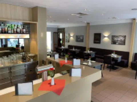 โรงแรม INVITE อันแดร์ไคเซอร์บูร์ก