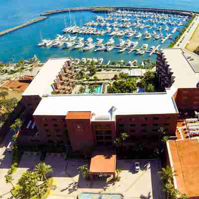 Hotel Coral & Marina Hotel Exterior