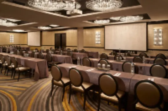 เมโทรโพลิแทนที่เดอะ 9 ออโตกราฟคอลเลกชั่น