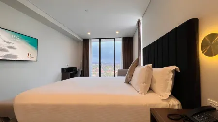 Crowne Plaza Sydney Burwood Отели рядом с достопримечательностью «Сиднейский Таун-холл»