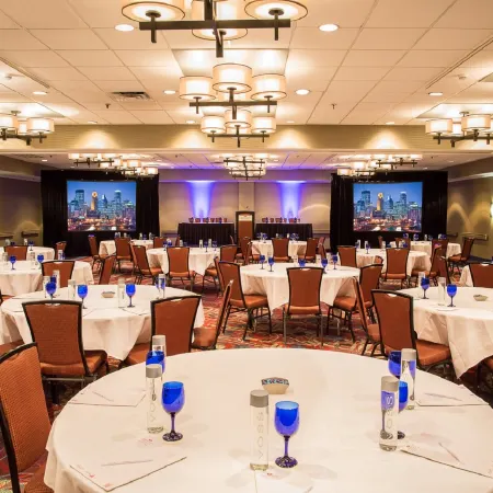 Crowne Plaza Suites MSP AIRPORT - MALL OF AMERICA by IHG
