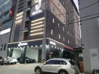 Jay (J) Hotel