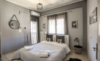 Grand Meteora Central Luxury Apartment