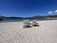 Sunshine Deluxe 80m2 Apartment with Pool, 50 m2 Garden Lounge and Outdoor Space