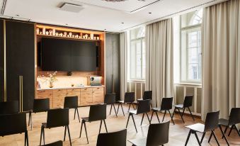 1. Andaz Pr..