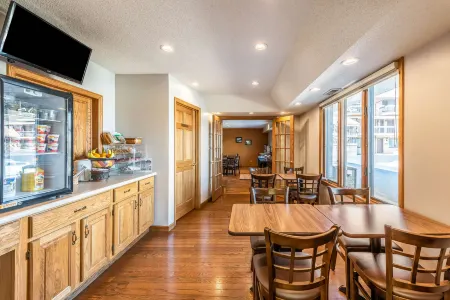 Americas Best Value Inn and Suites St. Marys Отели в г. Оглейз