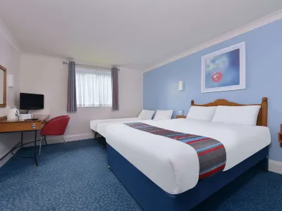 Travelodge Helensburgh Seafront Hotel Hotels near Gare Loch