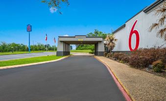 Motel 6 Henderson, TX