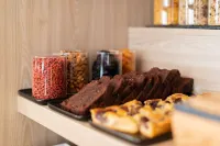 Aparthotel 37 Lodge Courbevoie Paris La Défense - breakfast
