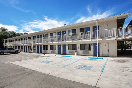 Motel 6 Prescott, AZ Отели рядом с достопримечательностью «Университет Эмбри-Риддл Аэронаутикал в Прескотт»