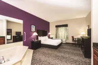 La Quinta Inn & Suites by Wyndham Louisville East - Parkering