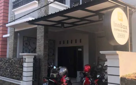 InnBox Capsule Hotel Отели в г. Patrang