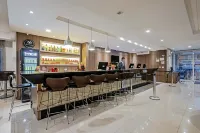 Slim Curitiba Av Das Torres - بار