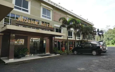 Jhoanie Hotel Отели в г. Mandolang