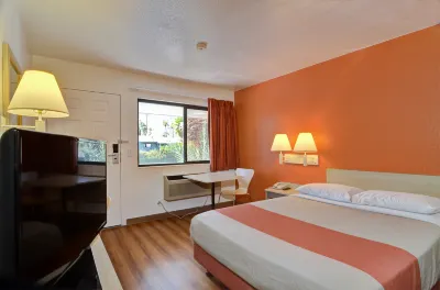 Motel 6 Palm Springs, CA - East - Palm Canyon Hotels in Palm Springs