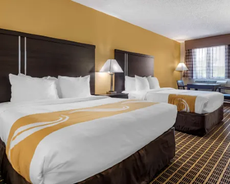 Quality Inn & Suites Warren Hotels in Warren