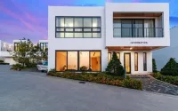 Goseong Oho Rock Pool Villa Pension Отели в г. Косон