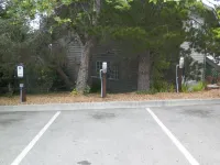 Cambria Pines Lodge - parking