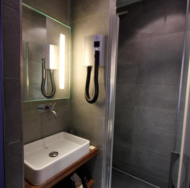 호텔 뤼미에르 몽마르뜨 파리 객실