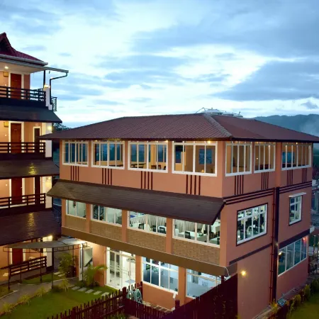 Immana Grand Inle Hotel Отели рядом с достопримечательностью «Монастырь Шве-Ян-Пяй»