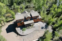 Four Seasons Lodge Hotels in South Fork