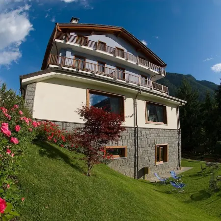 Laghetto Alpine Hotel & Restaurant