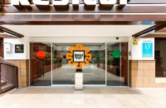 Apartamentos Resitur Hotels near Parque de Maria Luisa