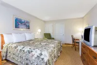 Econo Lodge Richmond-North Chesterfield Hotel dekat Robins School of Business