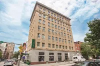 La Quinta Inn & Suites by Wyndham Baltimore Downtown Hotels near The Walters Art Museum