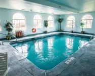 Quality Inn & Suites Woodstock Near Lake Geneva - Pools
