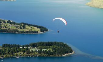 Esplanade Queenstown by Staysouth