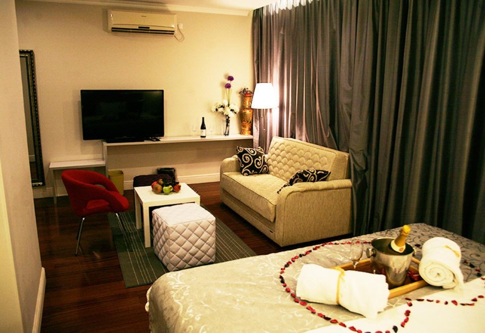 Hotel Lenis - Housity