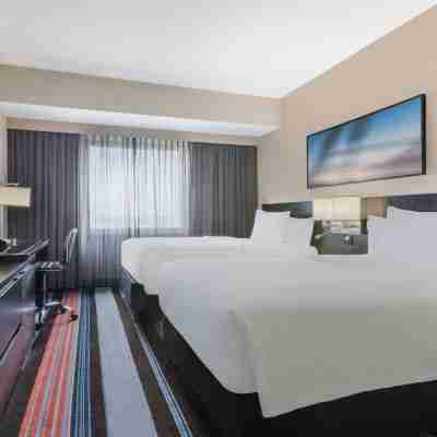 Courtyard by Marriott New York JFK Airport Rooms