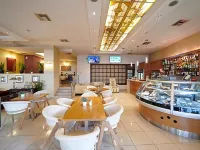 Crystal City Hotel Отели рядом с достопримечательностью «Мечеть Тзисдаракис»