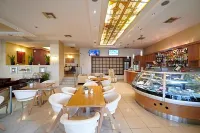 水晶之城飯店 - 停車場