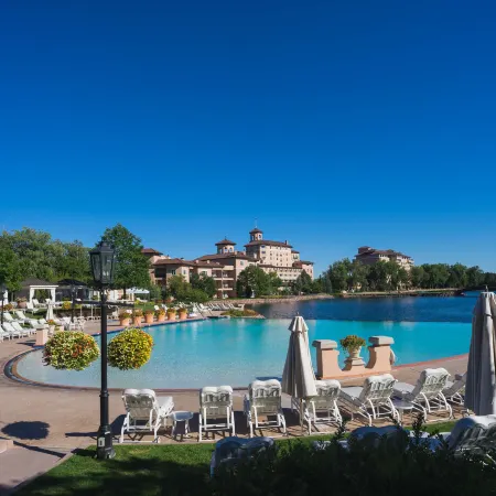 The Broadmoor Отели рядом с достопримечательностью «Гора Шайенн»