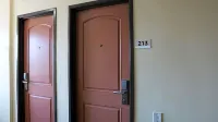 Holly Crest Hotel - Los Angeles, LAX Airport - parking
