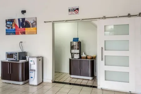 Motel 6 Gardena, CA - South