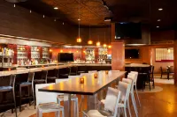 DoubleTree by Hilton Minneapolis-Park Place - bar