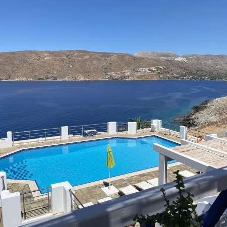 SeaRock Rooms and Suites
