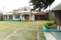 RedDoorz Syariah near Alun Alun Magelang Bayeman Hotel di Bandongan