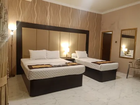 Hotel Nirwana Отели рядом с достопримечательностью «Симпанг Лайма Картохархо»