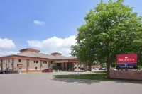Ramada by Wyndham Saginaw Hotel & Suites فنادق في Saginaw