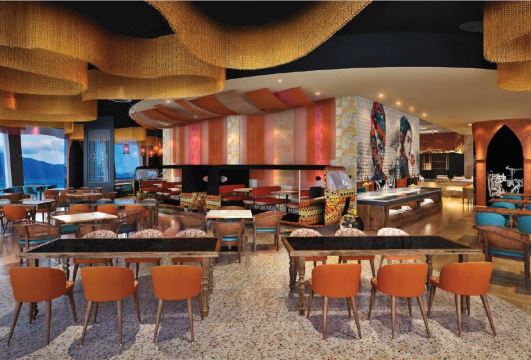 더 엠피리안 냐짱의 40층 인피니티 풀에서 바라본 바다 전경