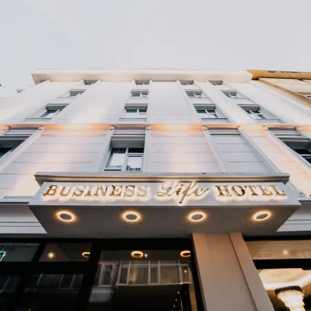 Business Life Hotel BAKIRKÖY Отели рядом с достопримечательностью «Пристань для яхт Атакой»