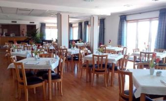 2. Hotel Mi..