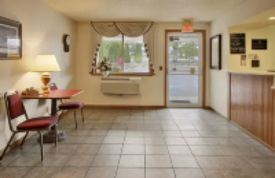 伯恩漢姆-劉易斯敦速8酒店 米夫林縣酒店